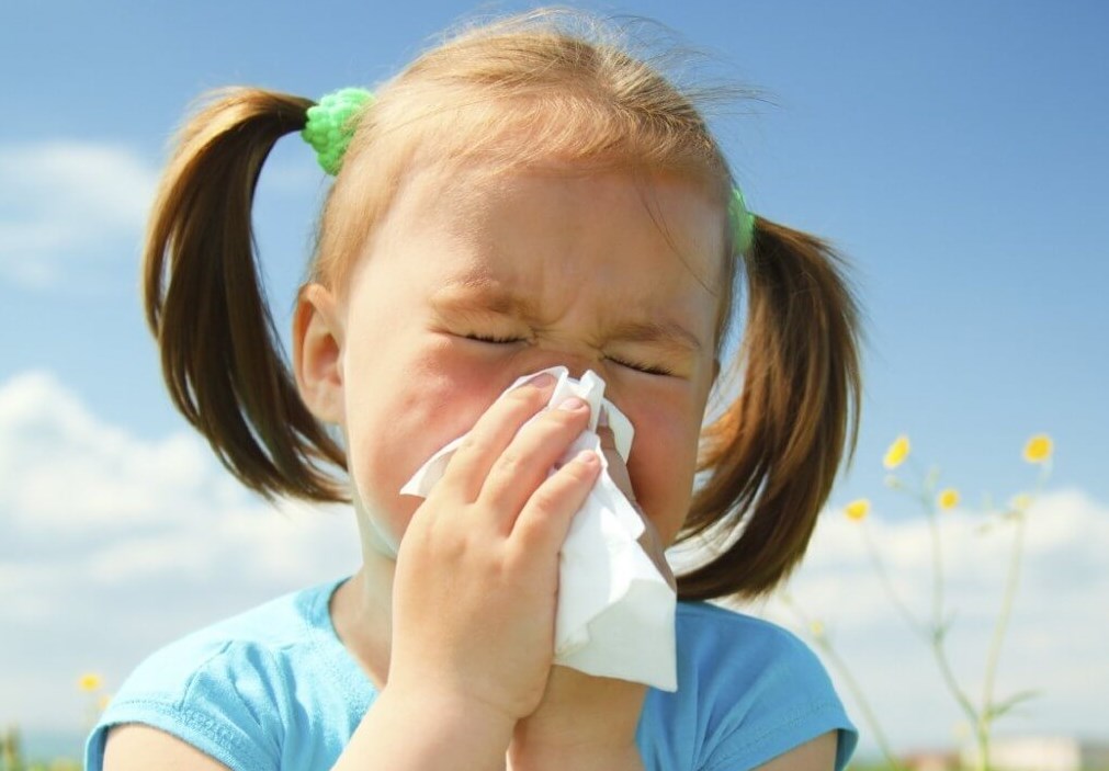 Сухой лающий кашель у ребенка без температуры с насморком чем лечить thumbnail