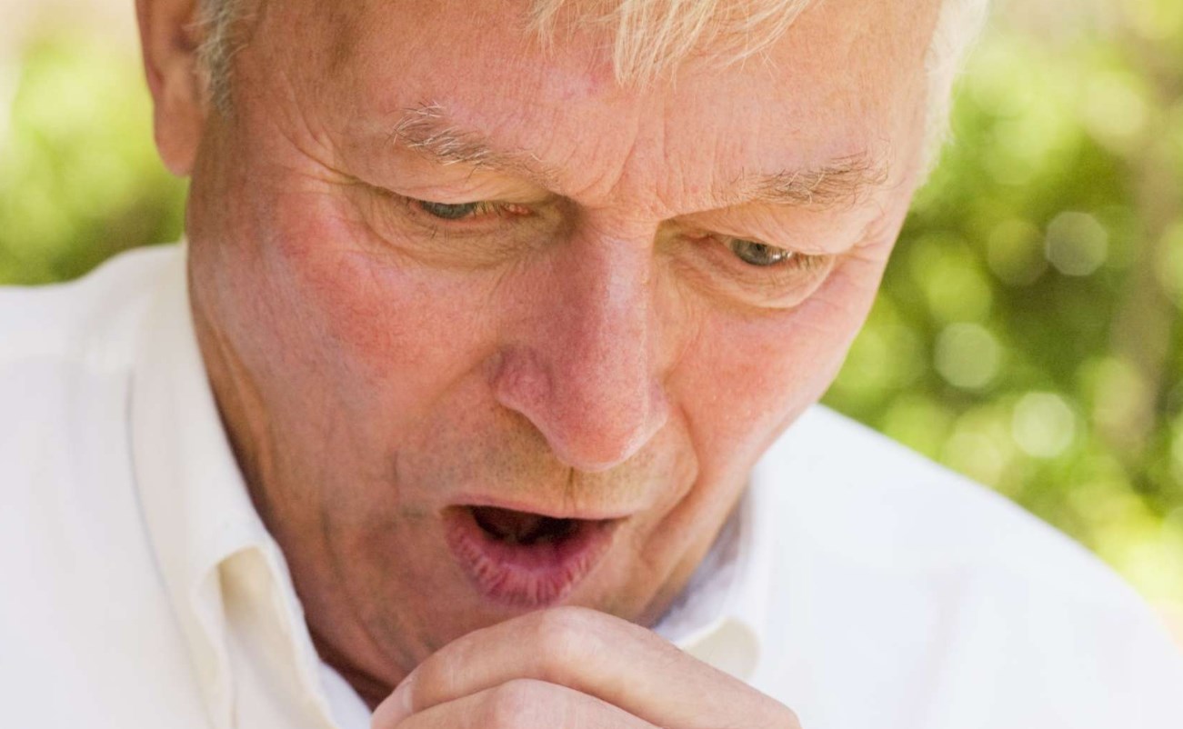 Сильный сухой кашель признаки какой болезни thumbnail
